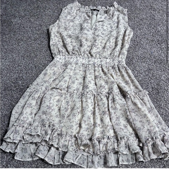 Women's Papermoon Floral A-Line Smocked Waist
Tiered Ruffled Chiffon Mini Dress - Picture 2 of 8